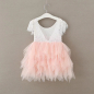 Preview: Süsses sehr romantisches Kleidchen für Mädchen, bicolor mit Spitzen, pastell-apricot und offwhite