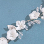 Preview: Klein und fein: Weisser, kleiner Blütenschmuck für Festfrisuren