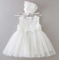 Preview: Wunderhübsches, stilsicheres Taufkleid, ärmellos mit Perlen am Taillenband