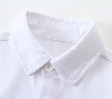 Elegant: Klassischer, stilsicherer Look mit Hosenträger und Beret in schwarz