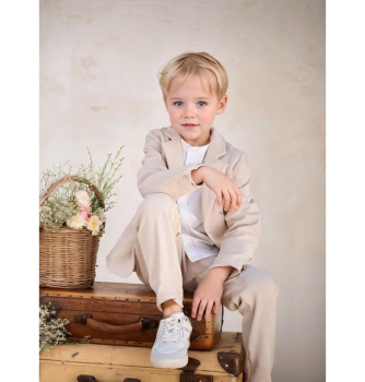 Preview: Viel Chic für wenig Geld: Anzug-Set für Jungen inklusive Hemd in Crème