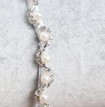 Elegantes, feines Haarband, schmal, mit Perlen und Glitzer, weiss