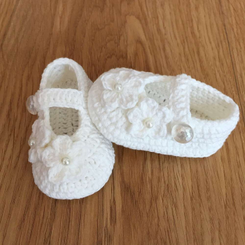 Preview: Kleine Babyfinkli gestrickt, weich und anschmiegsam