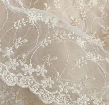 Zum verlieben: Mädchenkleidchen in Crème, bezaubernd im Vintage Look - Grösse 92