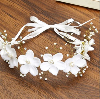 Preview: Zauberhafter Blütenkranz Haarschmuck mit weissen Blüten und Perlen für Kommunion, Hochzeit, etc.