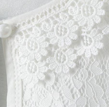 Preview: Elegantes Bolero Jäckchen mit hübscher Spitzendeko