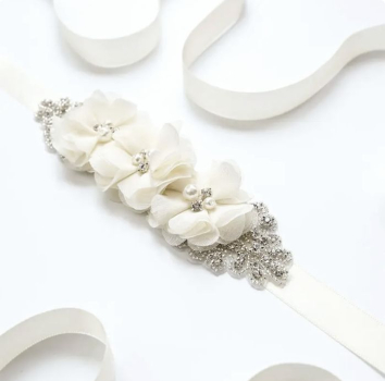 3 Farben: Zauberhaftes Satin Taillenband oder auch Haarband mit Blüten und Strasssteinchen