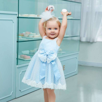 Preview: Preishit aus Eigenproduktion: Traumhaftes Kleidchen in Hellblau - mit hübschen weissen Spitzen, solange Vorrat