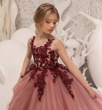 Preview: Festkleid bestickt und voluminös in verschiedenen Farben - wenige Reststücke Bordeaux