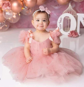 Preview: Glamouröses Traumkleidchen in altrosa, schön bauschig mit süssen Details