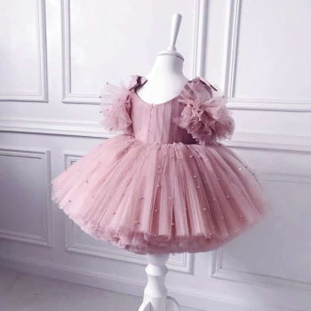 Preview: Glamouröses Traumkleidchen in altrosa, schön bauschig mit süssen Details