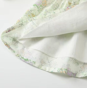 Süsses, hellgrünes Kleidchen für kleine Mädchen