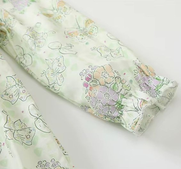 Süsses, hellgrünes Kleidchen für kleine Mädchen