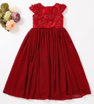 4 Farben: Zauberhaftes, langes Kleid mit zarten Blüten-Applikationen und mehrlagigem, weichen Chiffonrock - ein Traum!