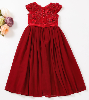 4 Farben: Zauberhaftes, langes Kleid mit zarten Blüten-Applikationen und mehrlagigem, weichen Chiffonrock - ein Traum!