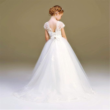 Romantischer Traum: Langes Festkleid Elfenbein mit zarten Spitzen und schönen Details im Rücken