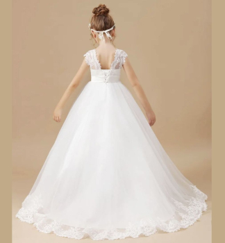 Preview: Romantischer Traum: Langes Festkleid Elfenbein mit zarten Spitzen und schönen Details im Rücken