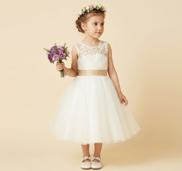 Bezauberndes halblanges Mädchenkleid, Elfenbein und Champagner