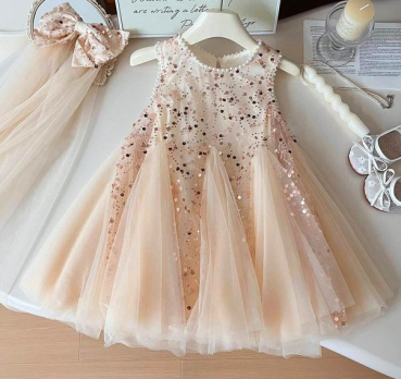 Preview: Champagner Traumkleid mit Pailletten, bauschig und soft