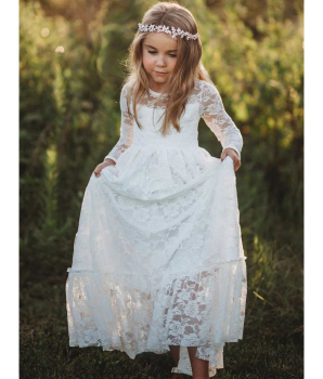 Romantisches langes Boho-Festkleid, über und über mit Spitzen verziert