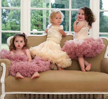 Kuschelweiches Tutu-Kleidchen mit viiiiiielen Rüschen! Solange Vorrat