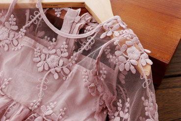 Preview: Sommertraum - luftiges Kleidchen in elfenbein oder altrosa, wenige vorrätig!