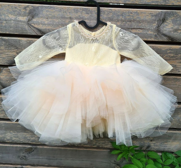 Preview: Glamour Girl - wunderschöner Tülltraum, champagnerfarben mit Perlen und Stickerei