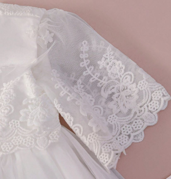 Preview: Zauberhaftes, elegantes Taufkleidchen mit Blüten-Spitzen, halblange Ärmel