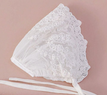 Zauberhaftes, elegantes Taufkleidchen mit Blüten-Spitzen, halblange Ärmel