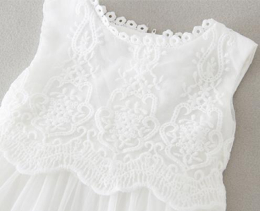 Elegantes langes Taufkleid - langärmlig oder ärmellos und wunderschön klassisch mit weichen Spitzen