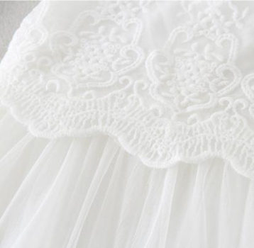 Elegantes langes Taufkleid - langärmlig oder ärmellos und wunderschön klassisch mit weichen Spitzen