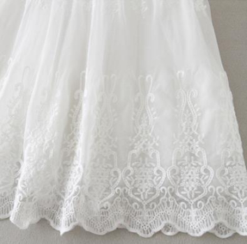 Elegantes langes Taufkleid - langärmlig oder ärmellos und wunderschön klassisch mit weichen Spitzen