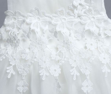 Preview: Wunderschönes Taufkleid weiss, mit Blütenstickerei