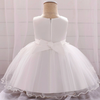 Preview: Edles Taufkleid mit Spitzen-Pailletten Oberteil und kleiner Blüte am Taillenband, weiss