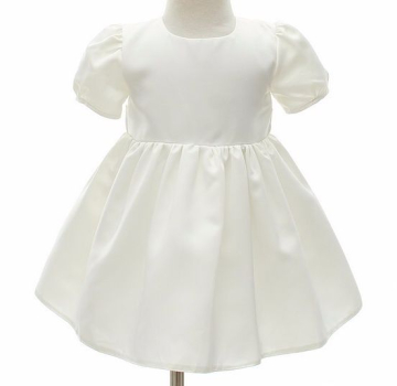 Preview: Besonders edel: Taufkleid zweiteilig mit Schleier und feinen Stickereien