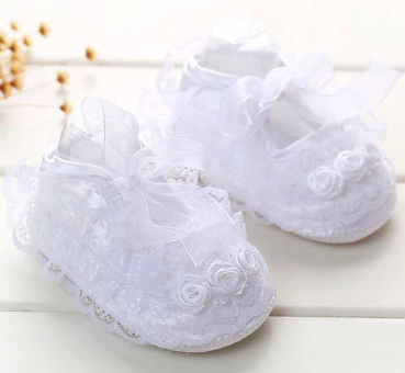 Preview: Süss: Babyschuhe mit Blüten und Spitzen - weiss oder rosa