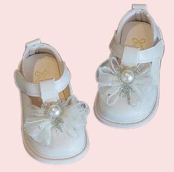 Preview: Süsse, weiche Mädchenschuhe in crème mit Tülldeko und Klettverschluss