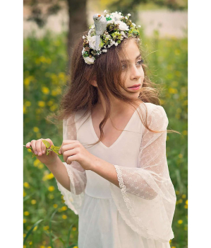 Preview: Ein zauberhafter Traum in softem Weiss: Festkleid für Hochzeiten, Kommunion und Sommerfeste, zart gepunktete Chiffon-Ärmel