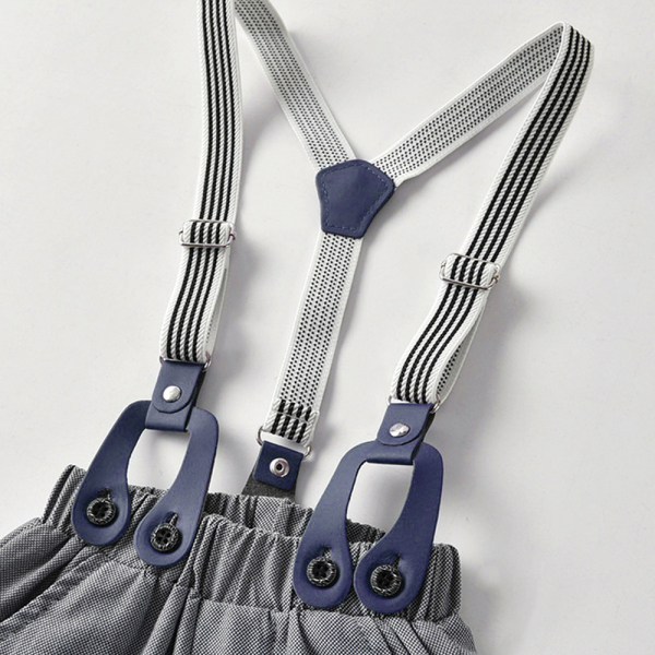 Perfekt gestylt zum Fest: Set hellgrau-weiss, bestehend aus Hemd-Body mit Fliege, Hosenträger, Hose