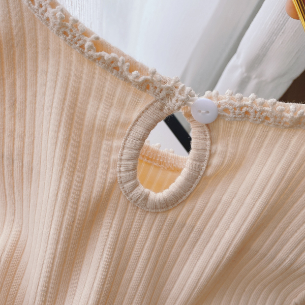 Herziger Body mit besticktem Röckchen, crème