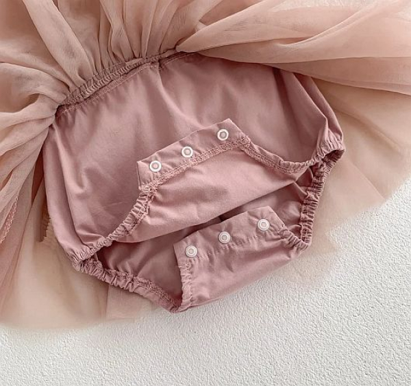 Süsser Sommerbody mit weichem Tüll in weiss oder altrosa