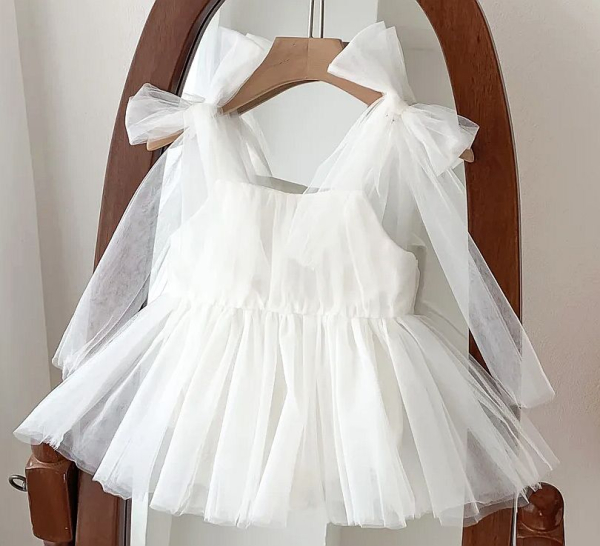 Süsser Sommerbody mit weichem Tüll in weiss oder altrosa