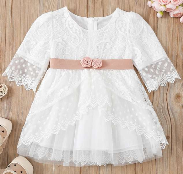 Festliches Kleidchen mit Blüten am Taillenband, Elfenbein-Champagner - Grösse 68, solange Vorrat