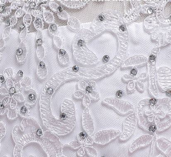 Wenige Einzelstücke: Traumkleid - vielschichtig, mit Glitzer. Weiss oder Weiss-Crème, mit kleiner Schleppe