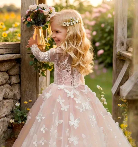 4 Farben, auch nach Mass möglich: Einmaliges Traumkleid in Premiumqualität - mit zarten Schmetterlingen