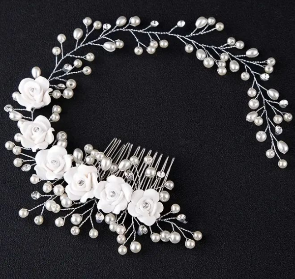 Perfekter, eleganter Haarschmuck mit weissen kleinen Blüten - mit Kämmchen - einfach einstecken