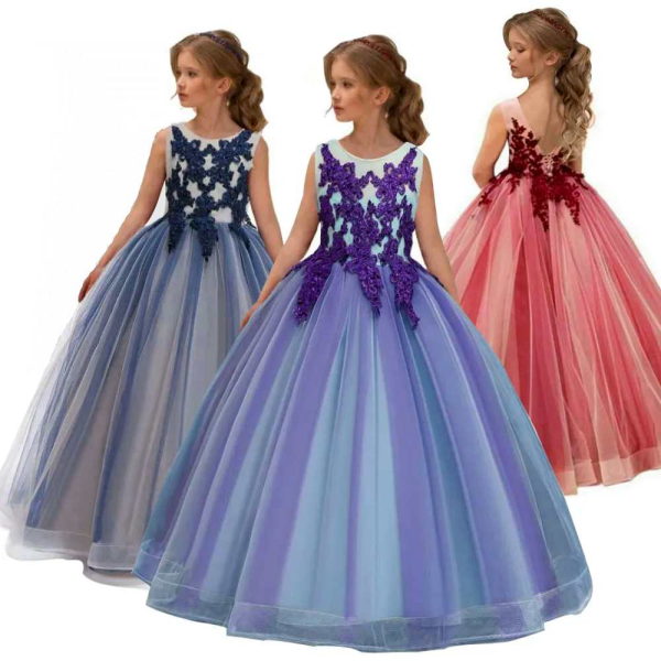 Festkleid bestickt und voluminös in verschiedenen Farben - wenige Reststücke Bordeaux