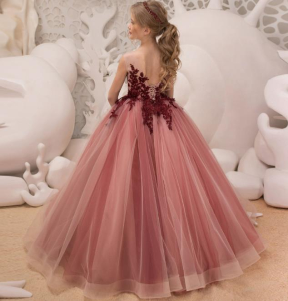 Festkleid bestickt und voluminös in verschiedenen Farben - wenige Reststücke Bordeaux