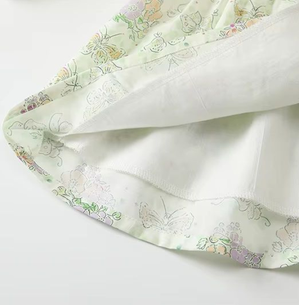 Süsses, hellgrünes Kleidchen für kleine Mädchen