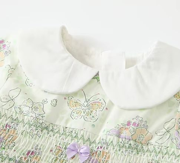 Süsses, hellgrünes Kleidchen für kleine Mädchen